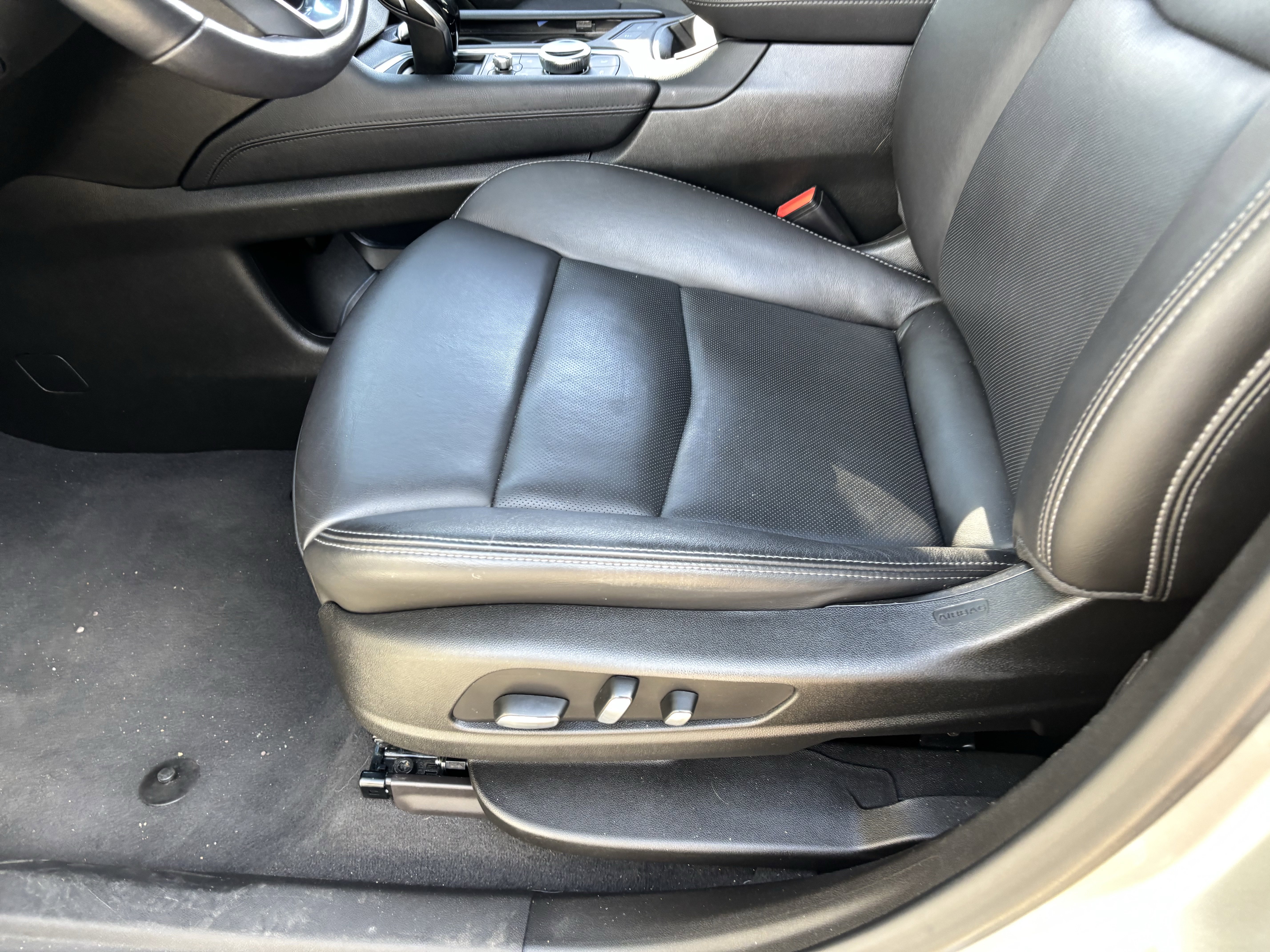 Used 2025 Cadillac XT6 Premium Luxury image 18