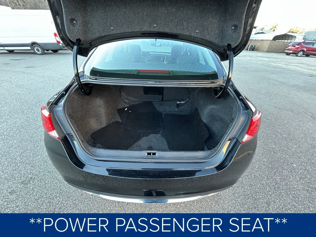 Used 2017 Chrysler 200 Limited Platinum image 9