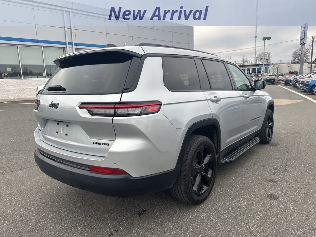 Used 2024 Jeep Grand Cherokee L Limited w/ Black Appearance Package image 3