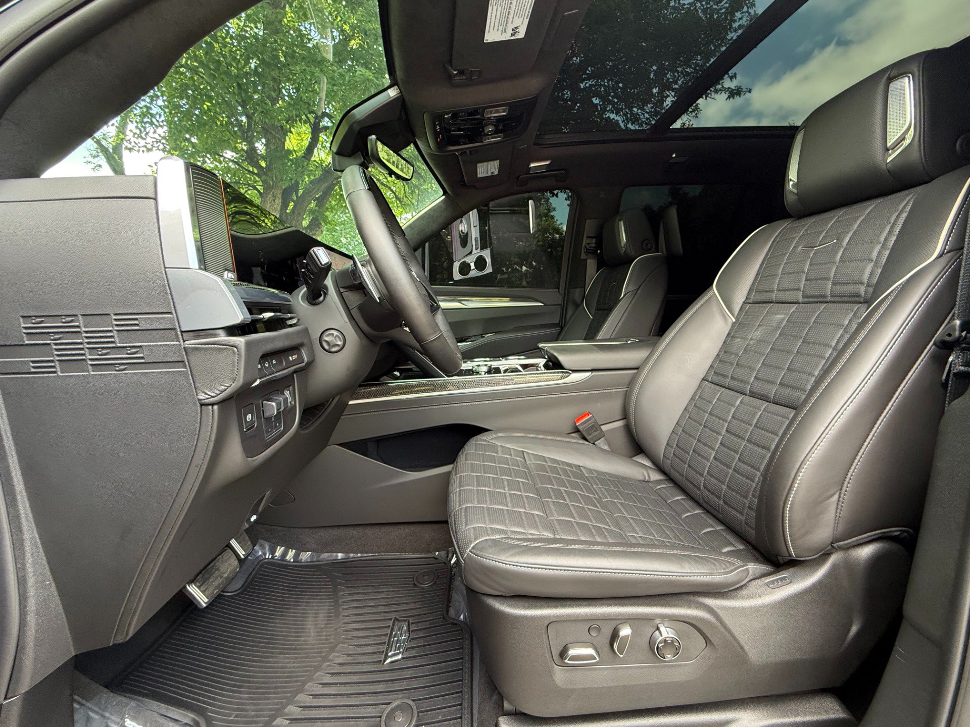 Used 2025 Cadillac Escalade V AWD/4WD image 9