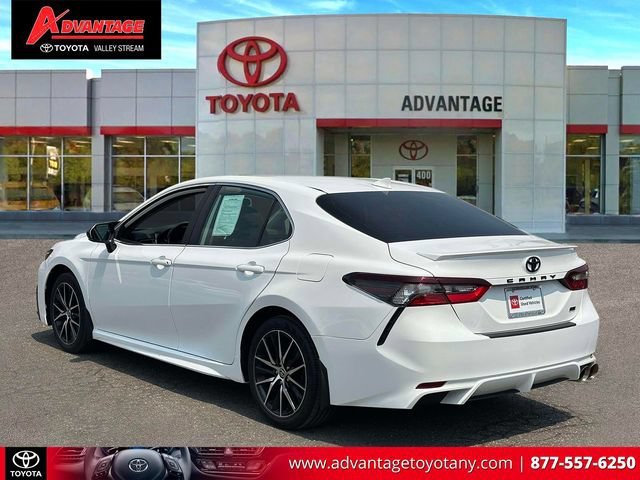 Used 2024 Toyota Camry SE w/ Cold Weather Package FWD image 10