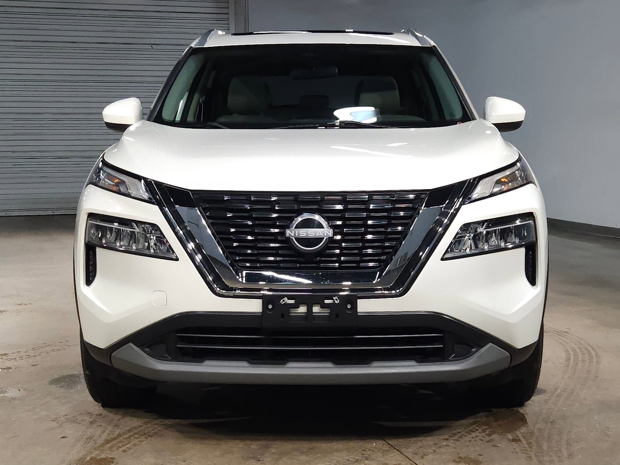Used 2023 Nissan Rogue SV w/ SV Premium B Package image 2