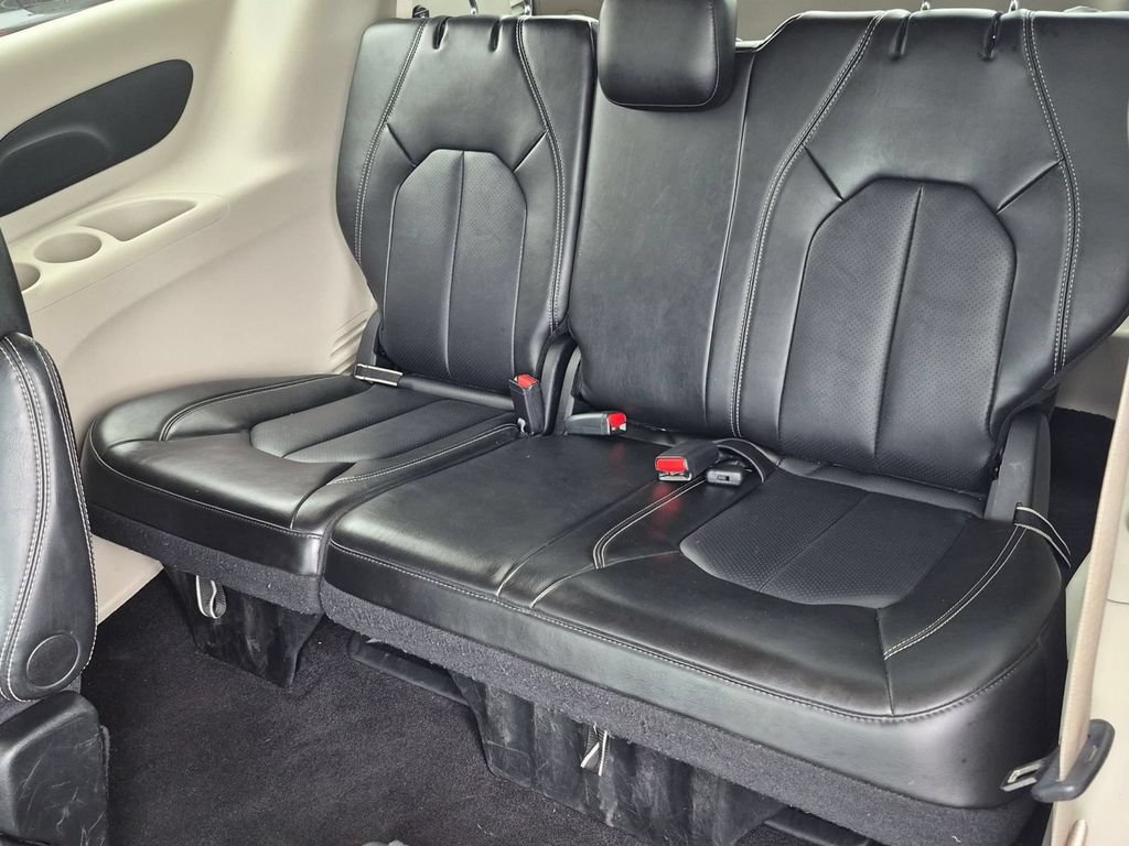 Used 2024 Chrysler Pacifica Touring-L FWD image 29