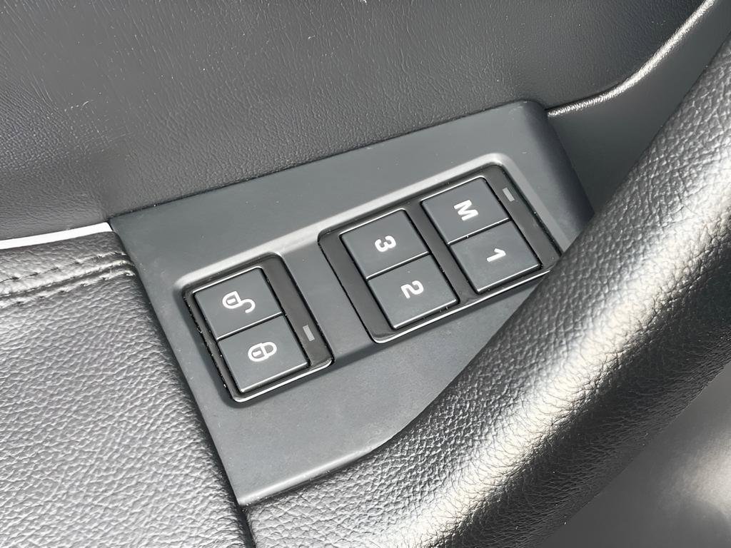 Used 2018 Jaguar F-PACE Premium image 41