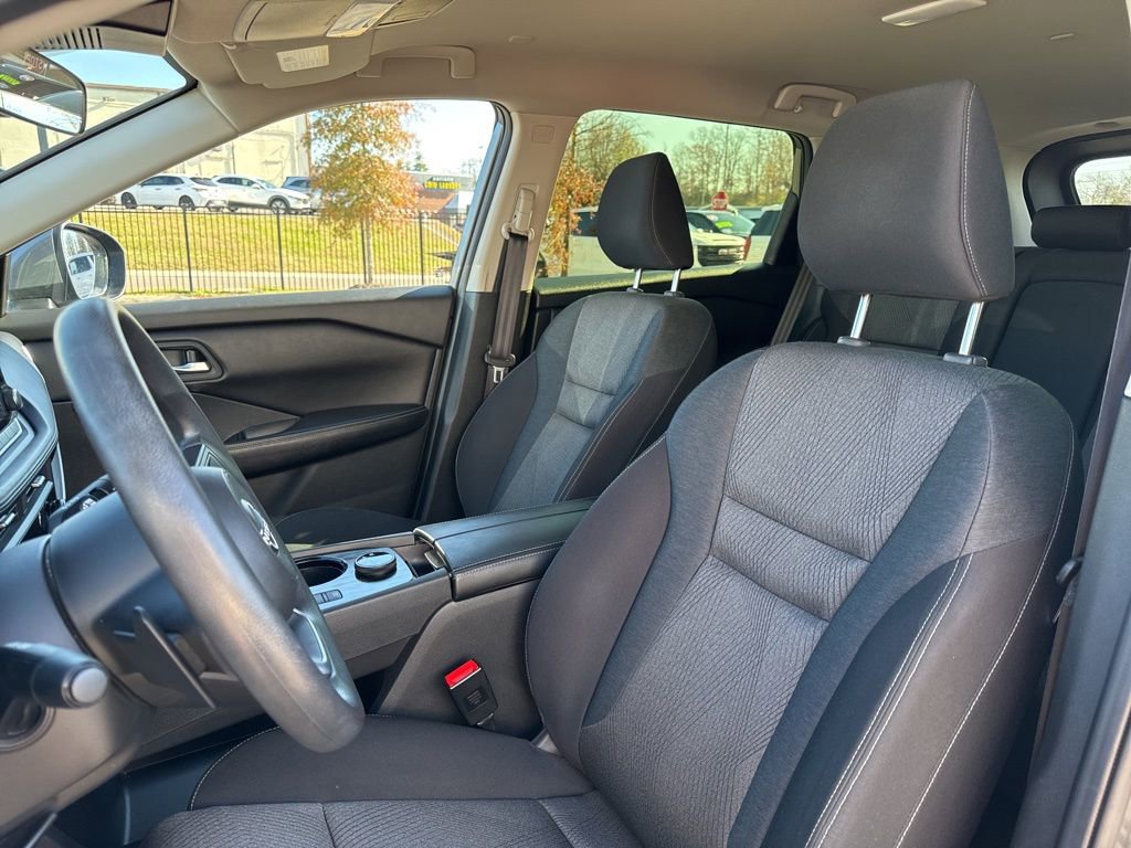 Used 2024 Nissan Rogue SV image 16