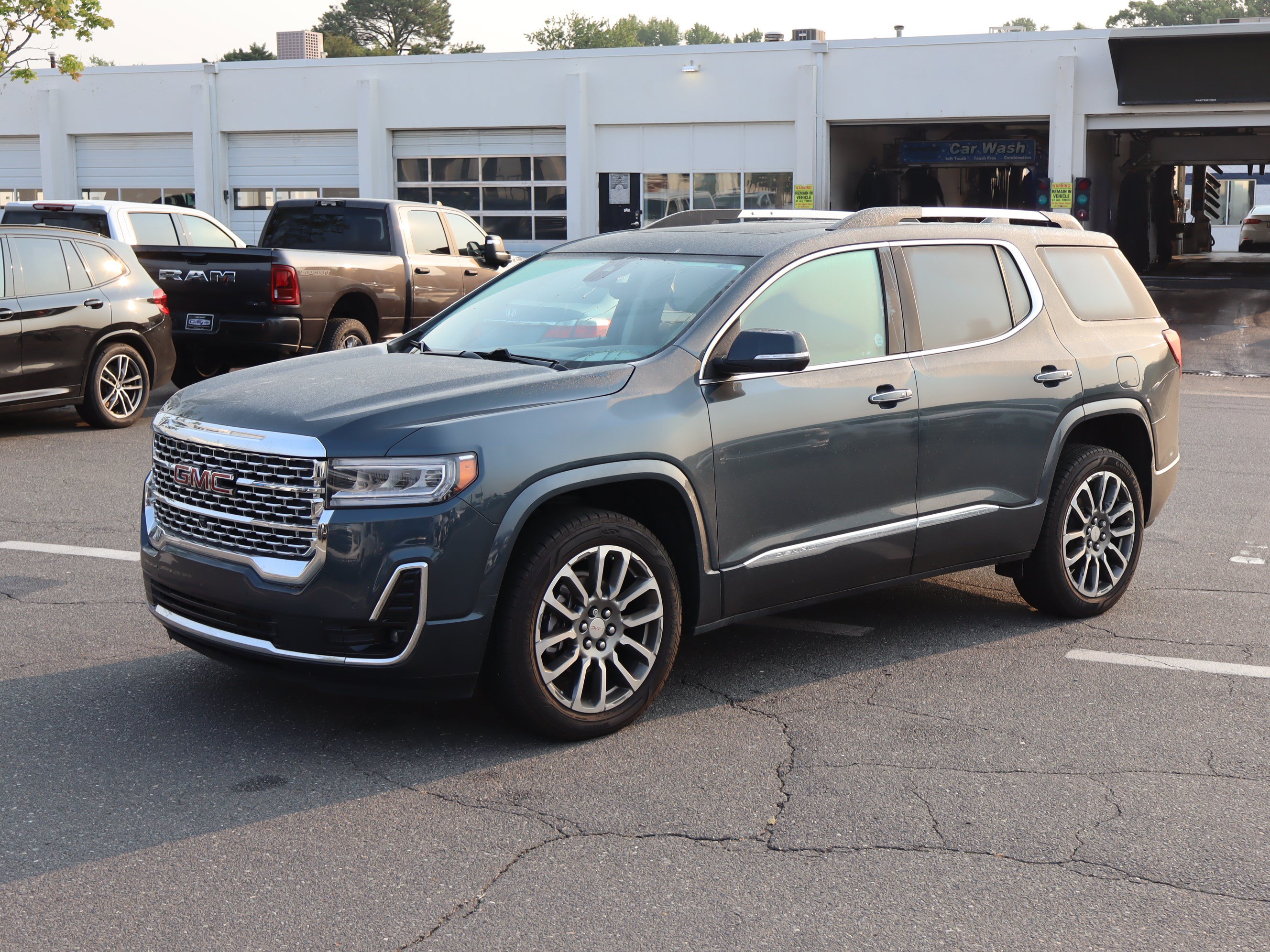 Used 2020 GMC Acadia Denali w/ Technology Package FWD image 5