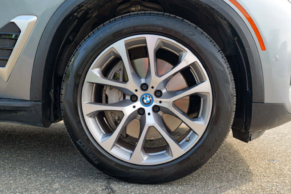 Used 2024 BMW X5 xDrive50e AWD/4WD image 12