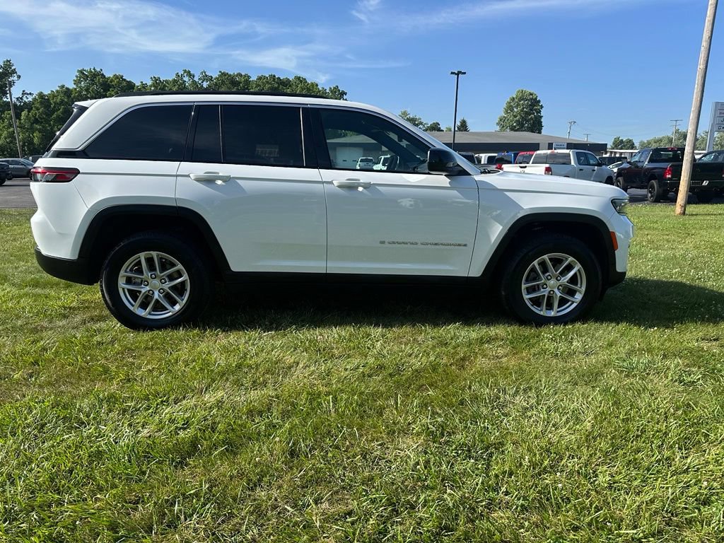 Used 2025 Jeep Grand Cherokee Laredo X AWD/4WD image 2