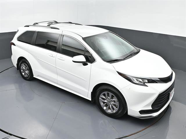 Certified 2022 Toyota Sienna LE FWD image 40