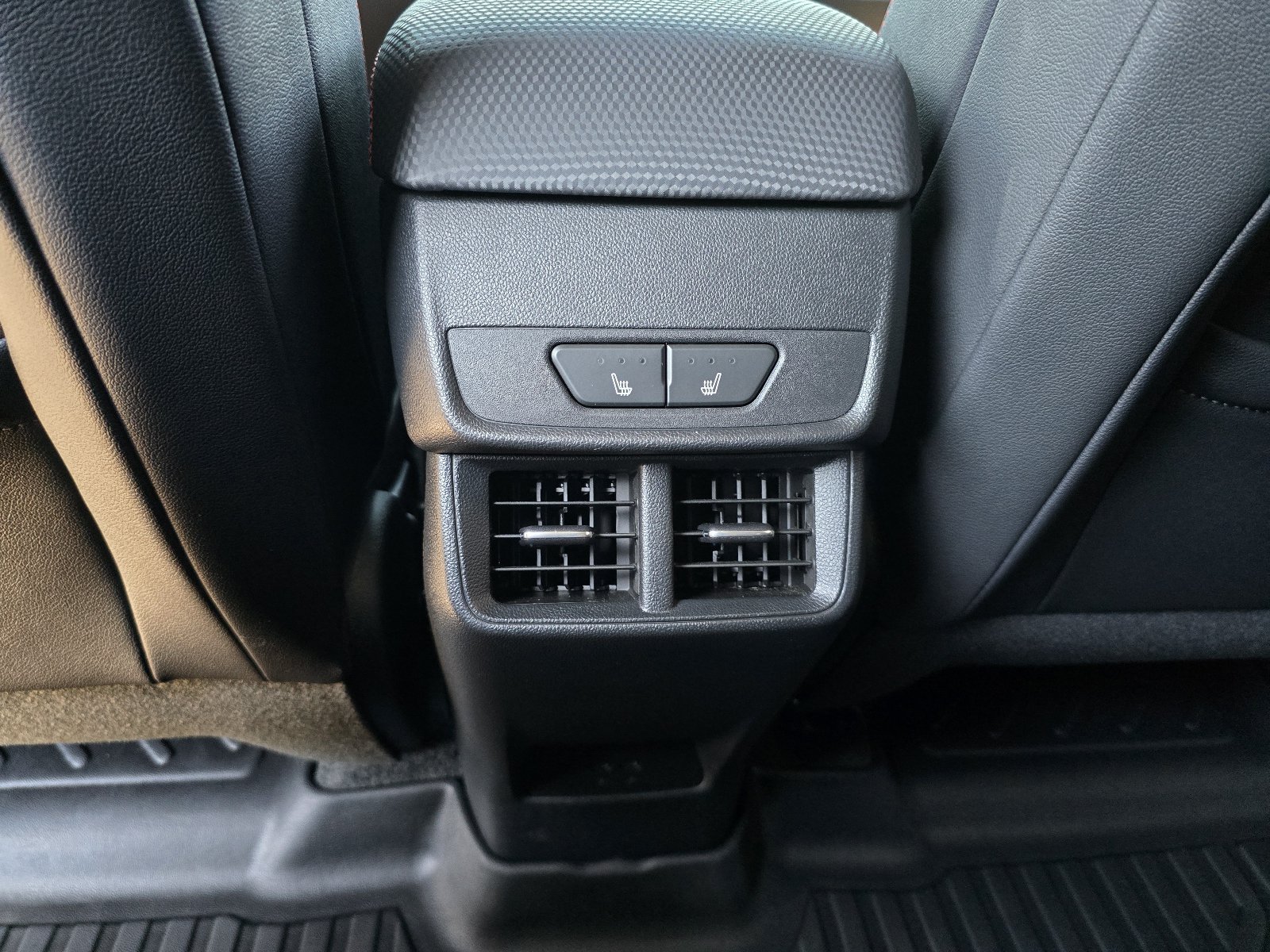 Used 2025 Chevrolet Equinox RS w/ Safety and Technology Package AWD/4WD image 25