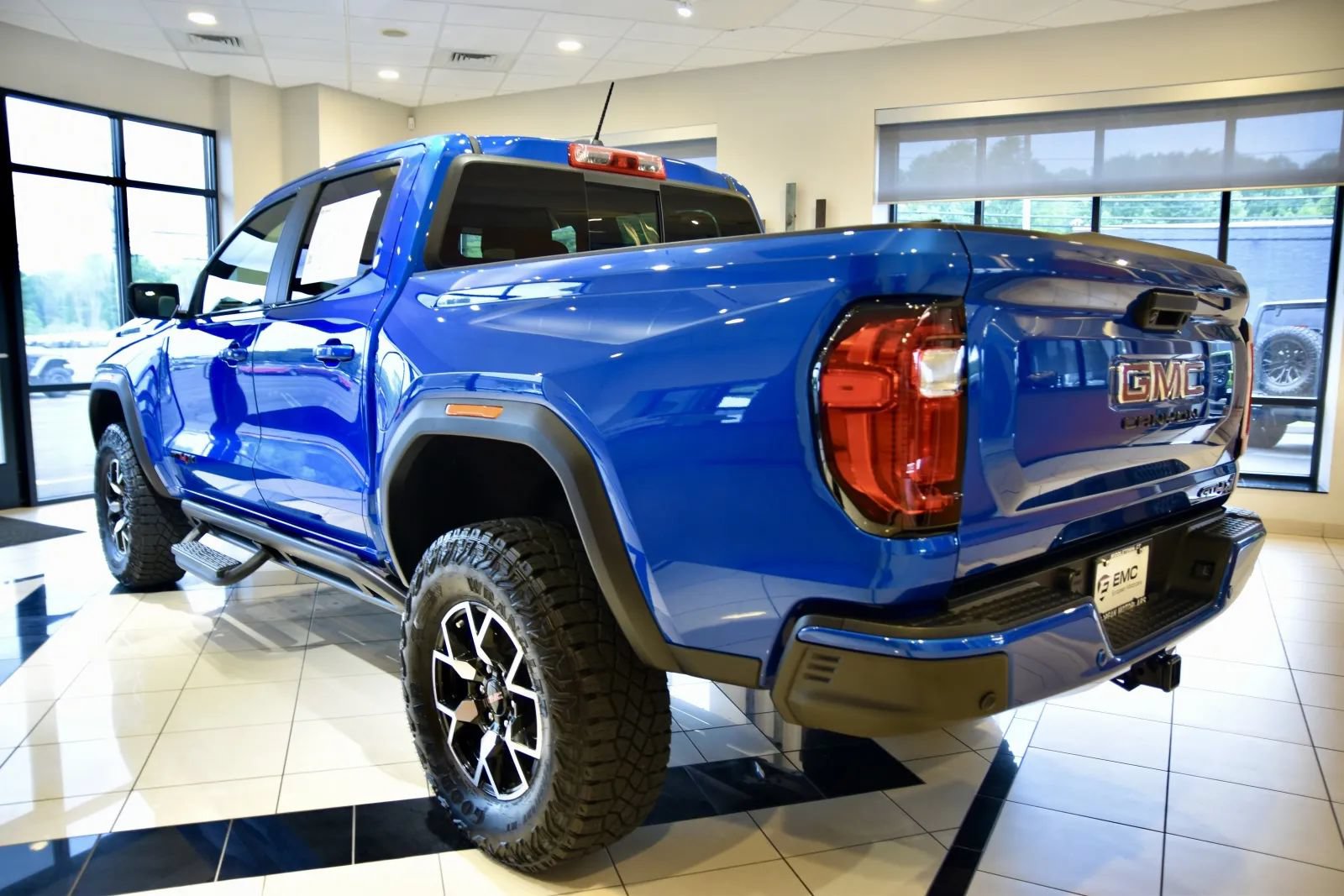 Used 2023 GMC Canyon AT4X AWD/4WD image 4
