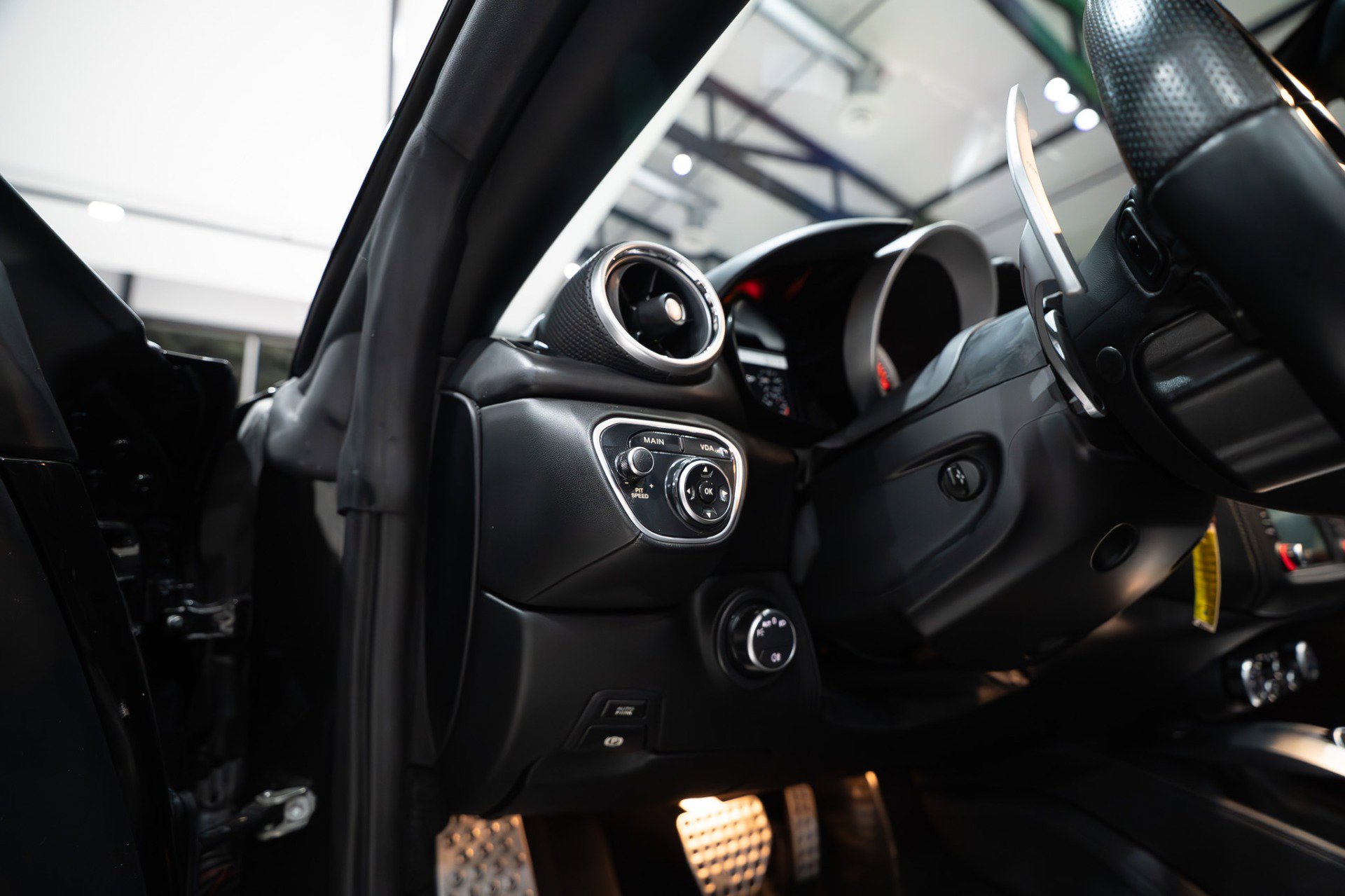 Used 2015 Ferrari California T image 14