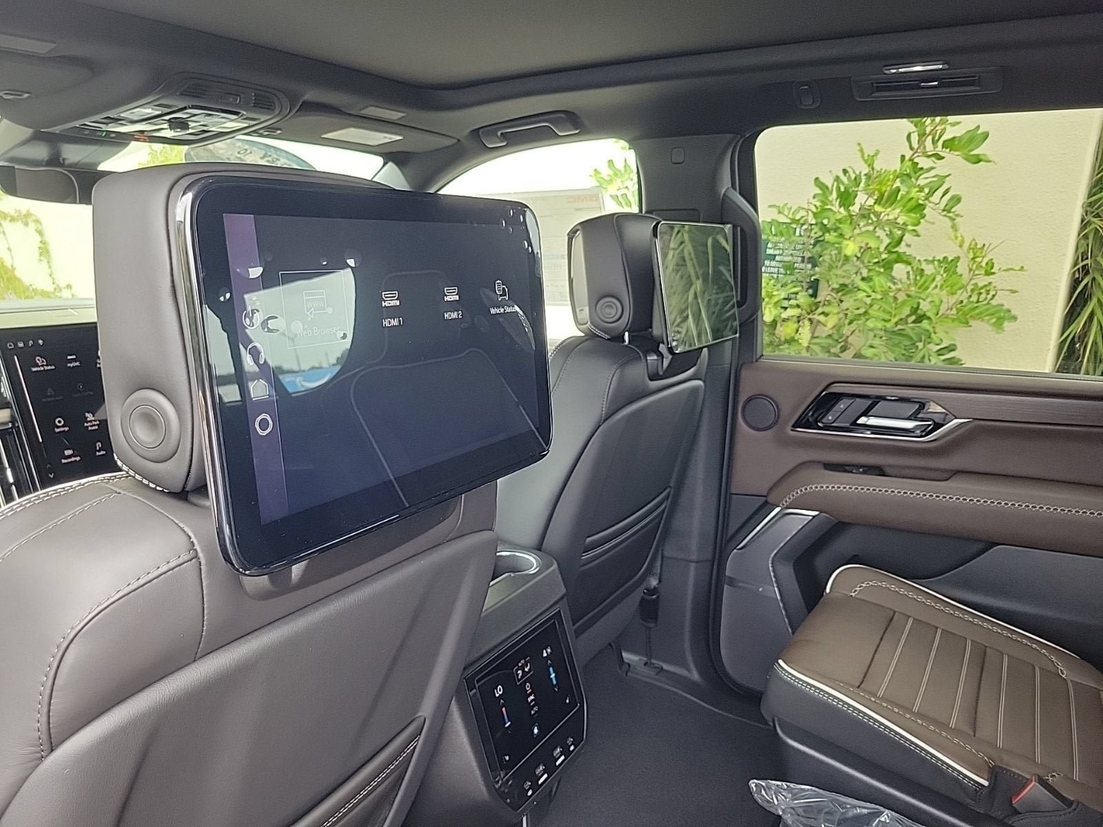 New 2026 GMC Yukon XL Denali Ultimate AWD/4WD image 13