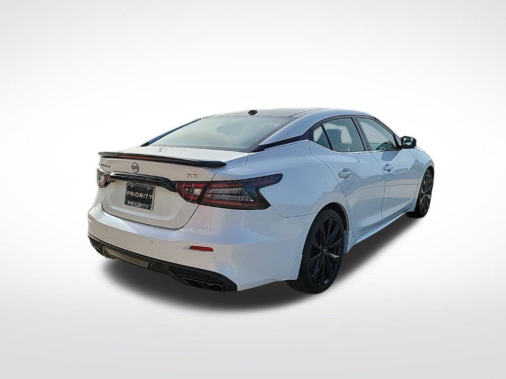 Used 2023 Nissan Maxima SR w/ Sport Mat Group FWD image 4