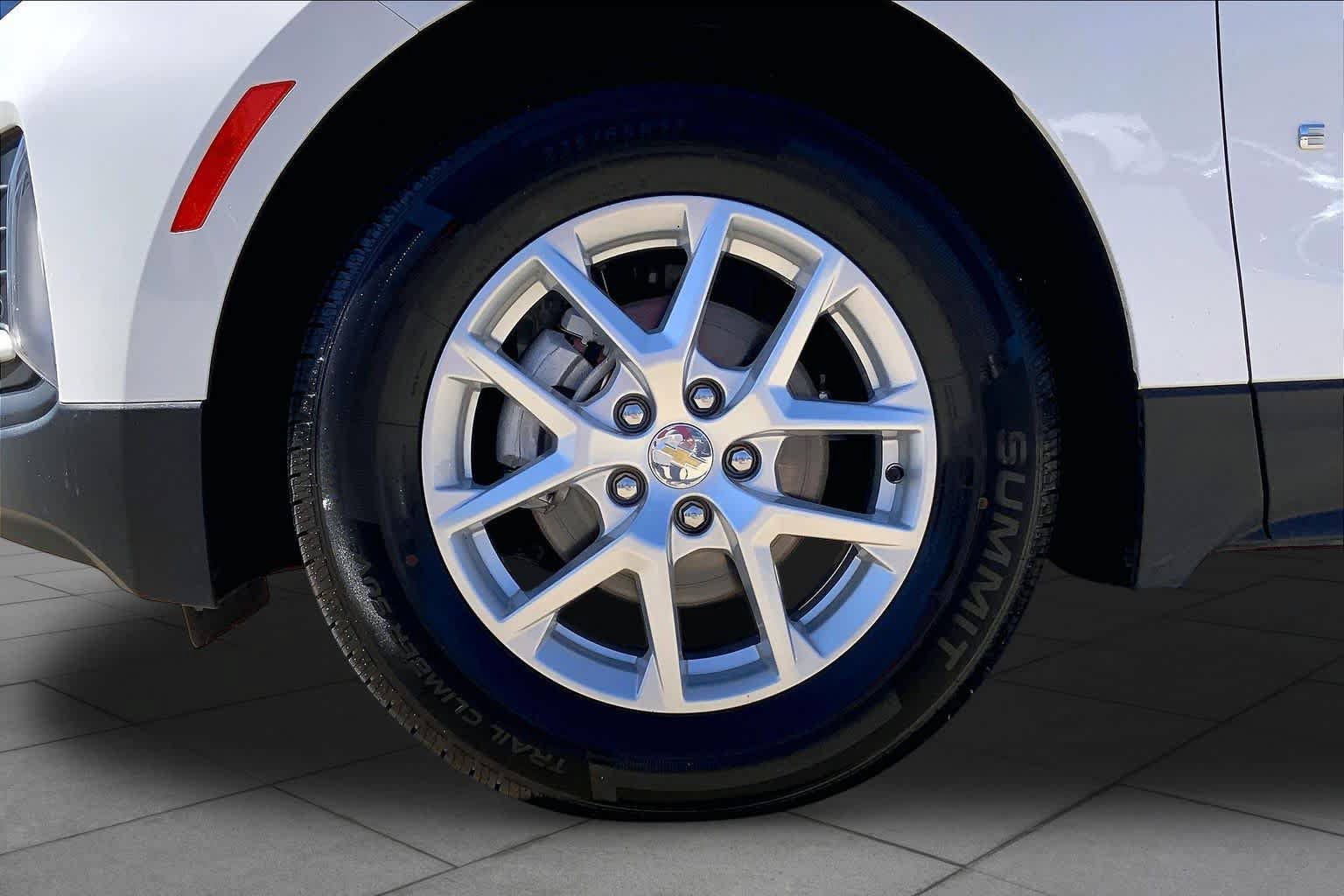Used 2024 Chevrolet Equinox LT FWD image 11