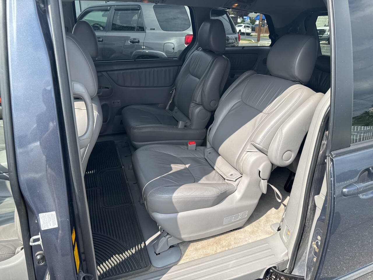 Used 2010 Toyota Sienna XLE Limited w/ XLE Limited Pkg 2 FWD image 7