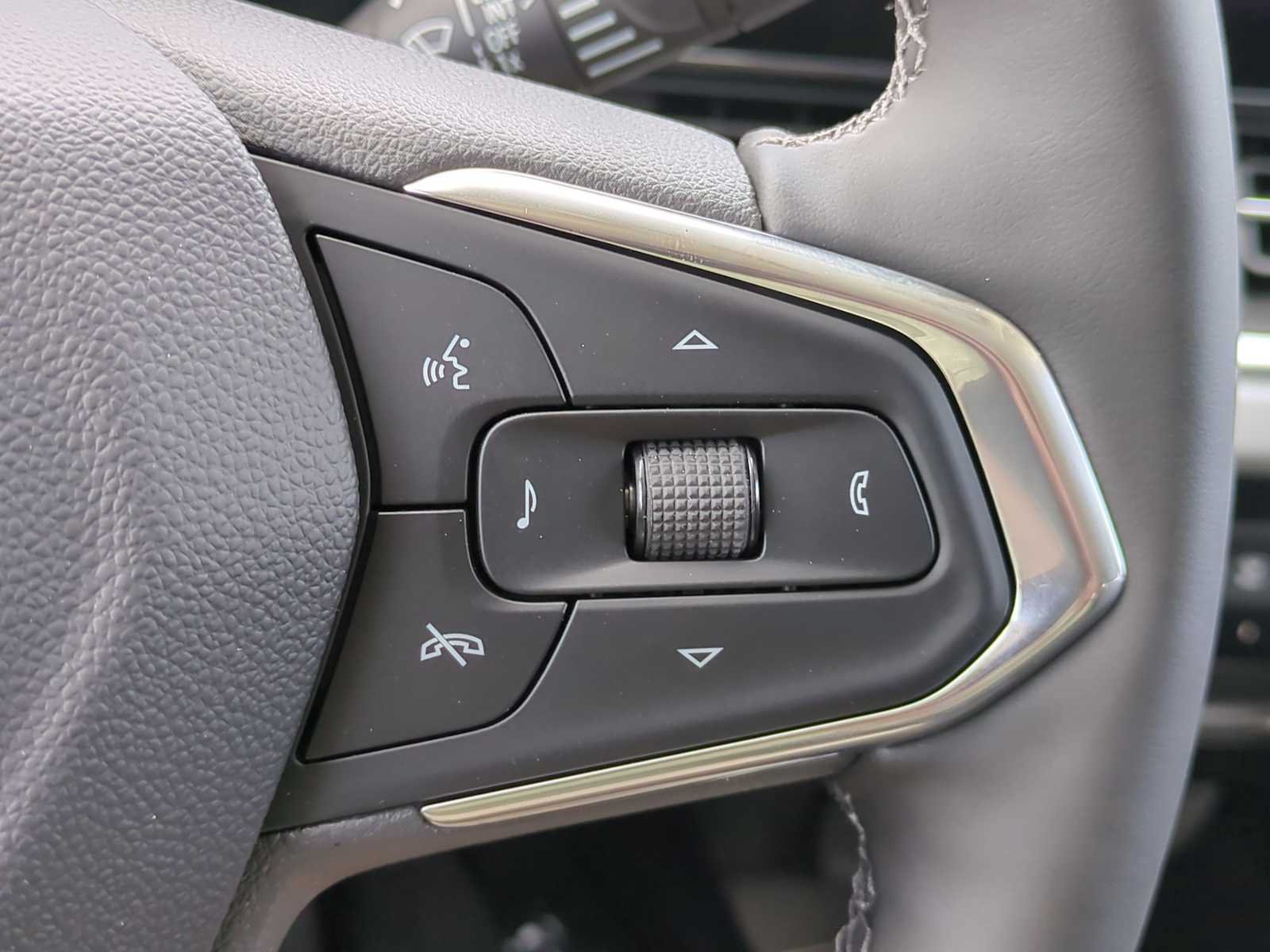 New 2026 Chevrolet Trax LT w/ Midnight Edition FWD image 16