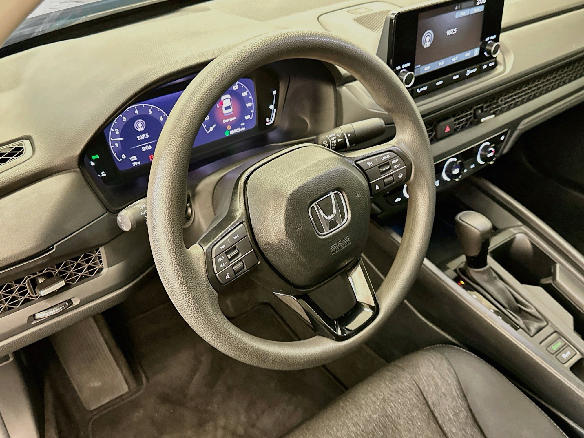Used 2025 Honda Accord SE image 17