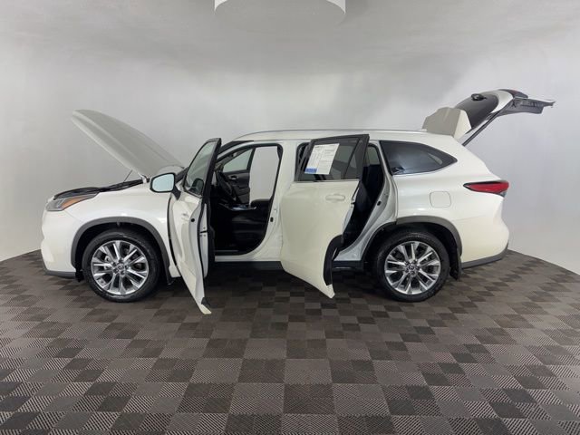 Used 2021 Toyota Highlander Limited image 19