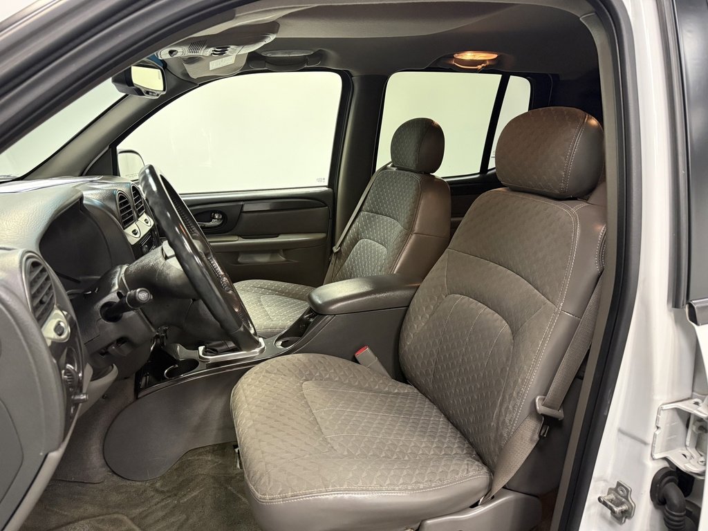 Used 2004 GMC Envoy XUV SLE w/ 1SB Preferred Equipment Group image 23