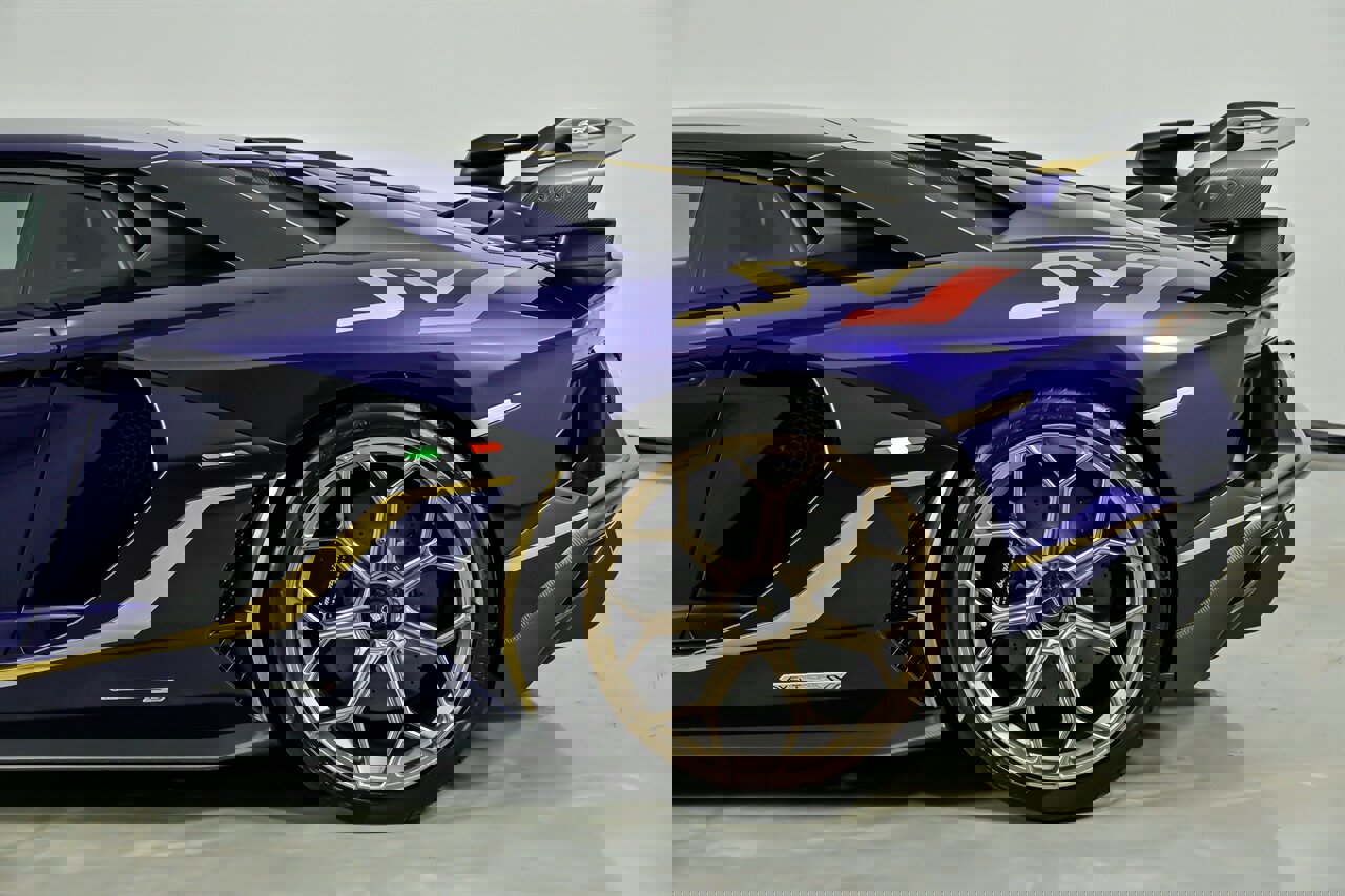 Used 2019 Lamborghini Aventador SVJ image 14