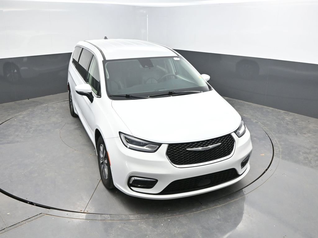 Used 2023 Chrysler Pacifica Touring-L FWD image 24