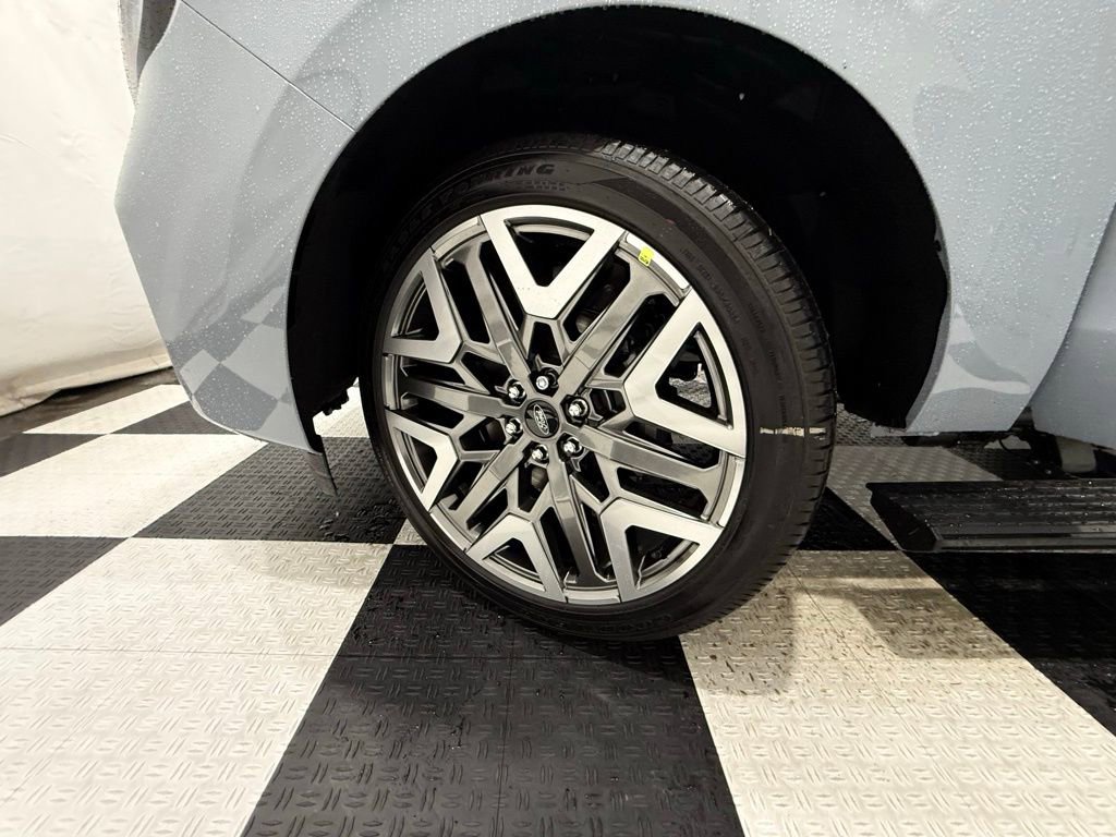 New 2025 Ford Expedition Platinum w/ Platinum Ultimate Package image 15