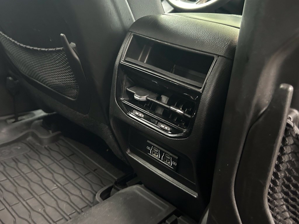 Used 2023 Jeep Grand Cherokee Laredo AWD/4WD image 32