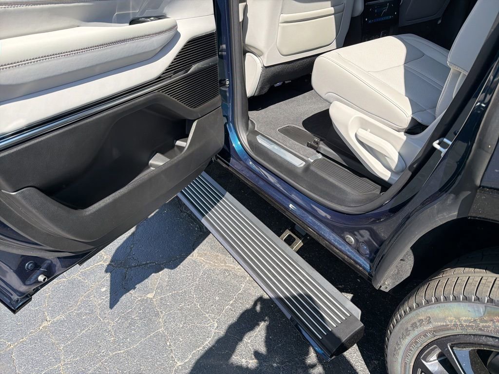 New 2026 Jeep Grand Wagoneer Summit AWD/4WD image 18