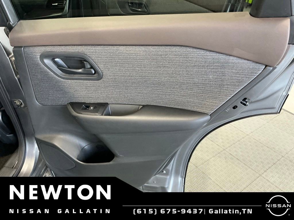 Used 2023 Nissan Rogue S FWD image 23