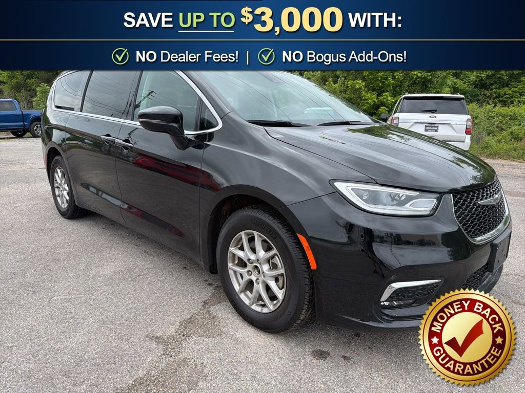 Used 2024 Chrysler Pacifica Touring-L FWD image 4
