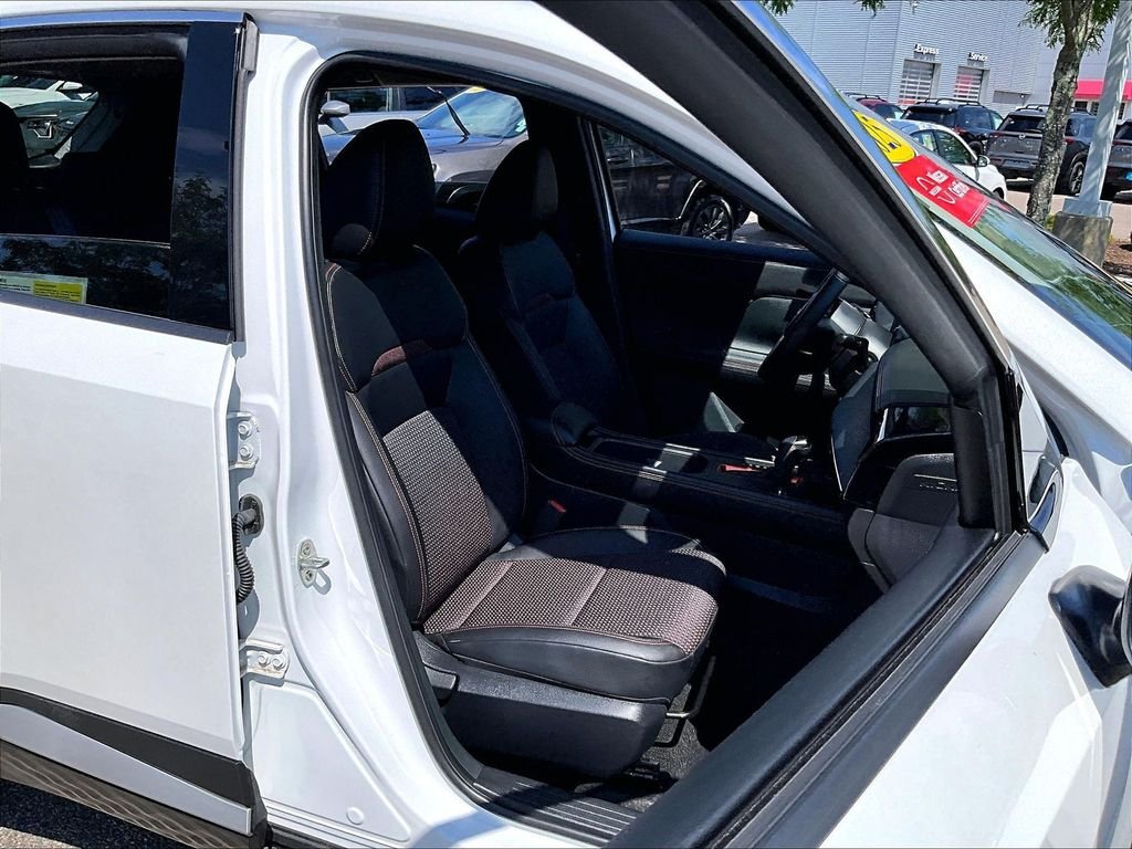 Certified 2025 Nissan Kicks SR AWD/4WD image 11