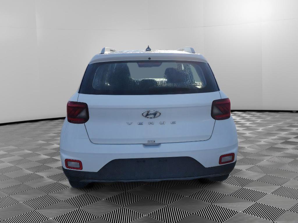 Used 2025 Hyundai Venue SEL image 6