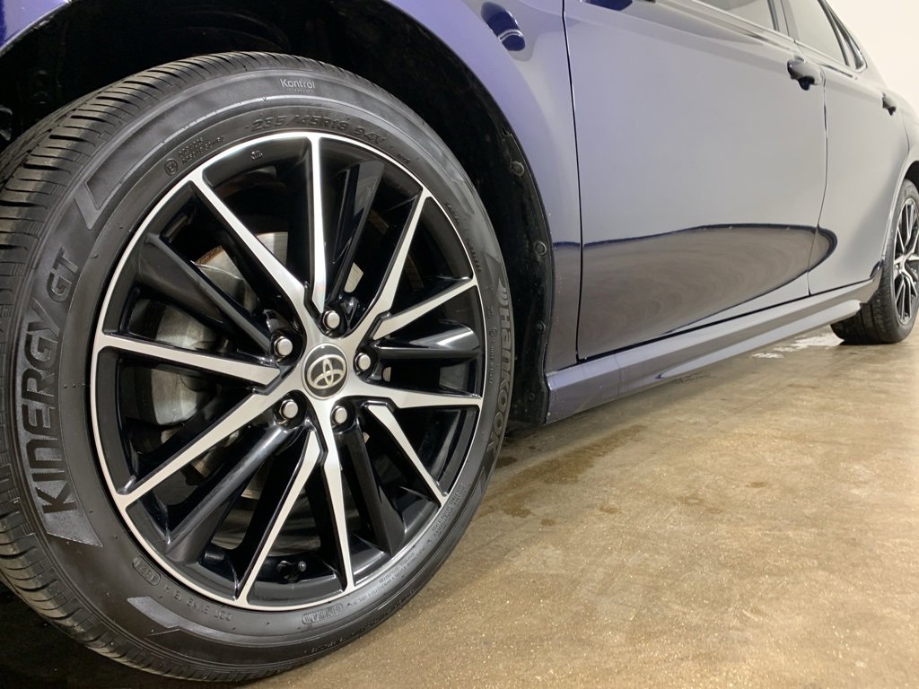 Used 2022 Toyota Camry SE image 2