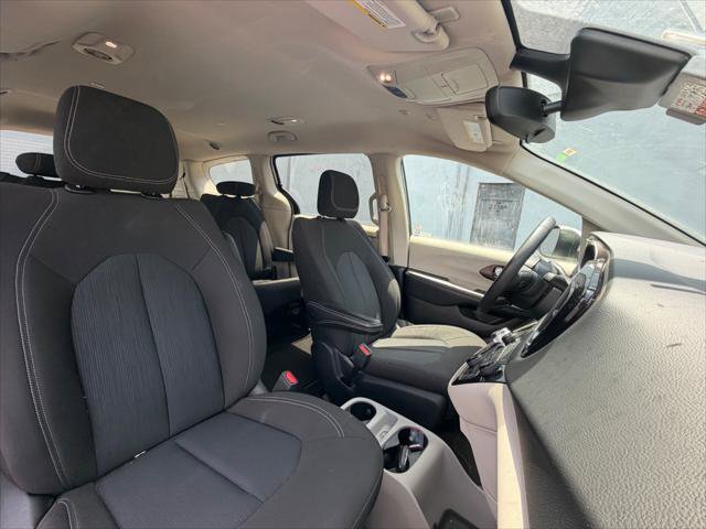 Used 2023 Chrysler Voyager LX FWD image 11