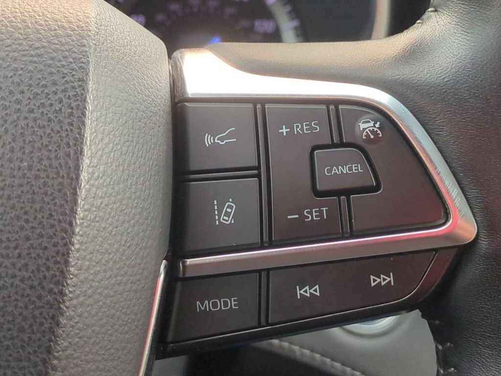 Used 2020 Toyota Highlander Platinum AWD/4WD image 16