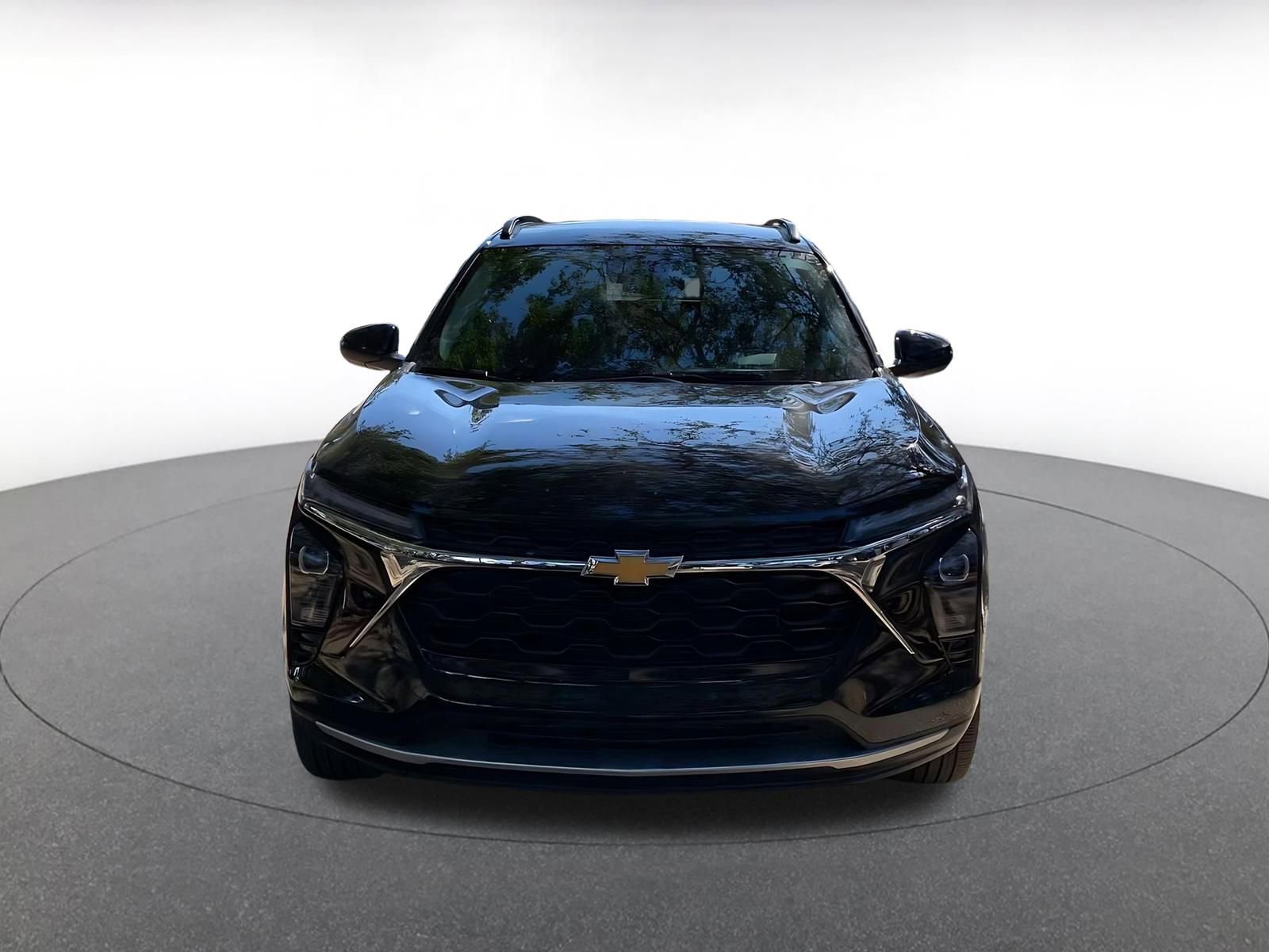 Used 2025 Chevrolet Trax LT image 2