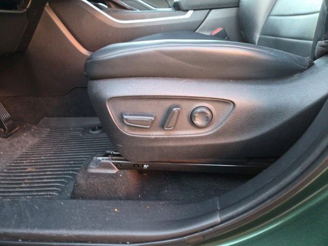 Used 2024 Toyota Highlander XLE image 7