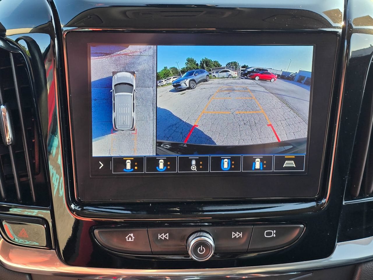 Used 2020 Chevrolet Traverse RS FWD image 17
