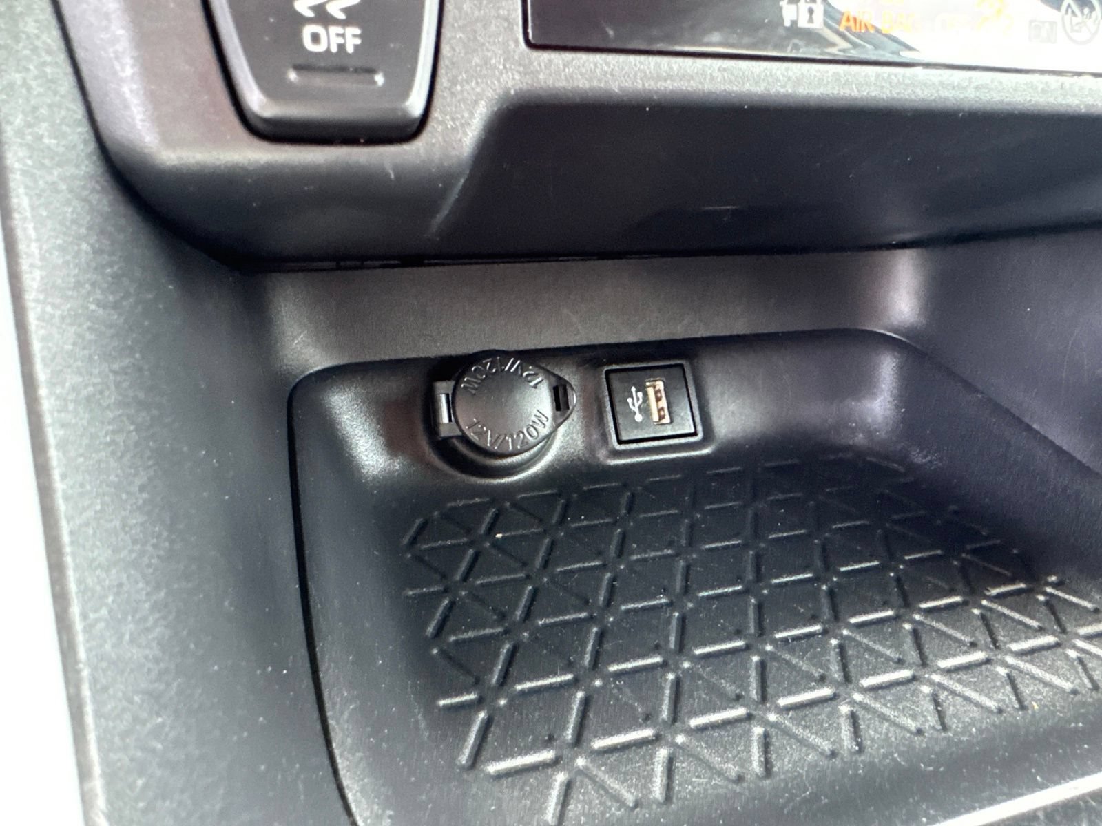 Used 2024 Toyota RAV4 XLE FWD image 23