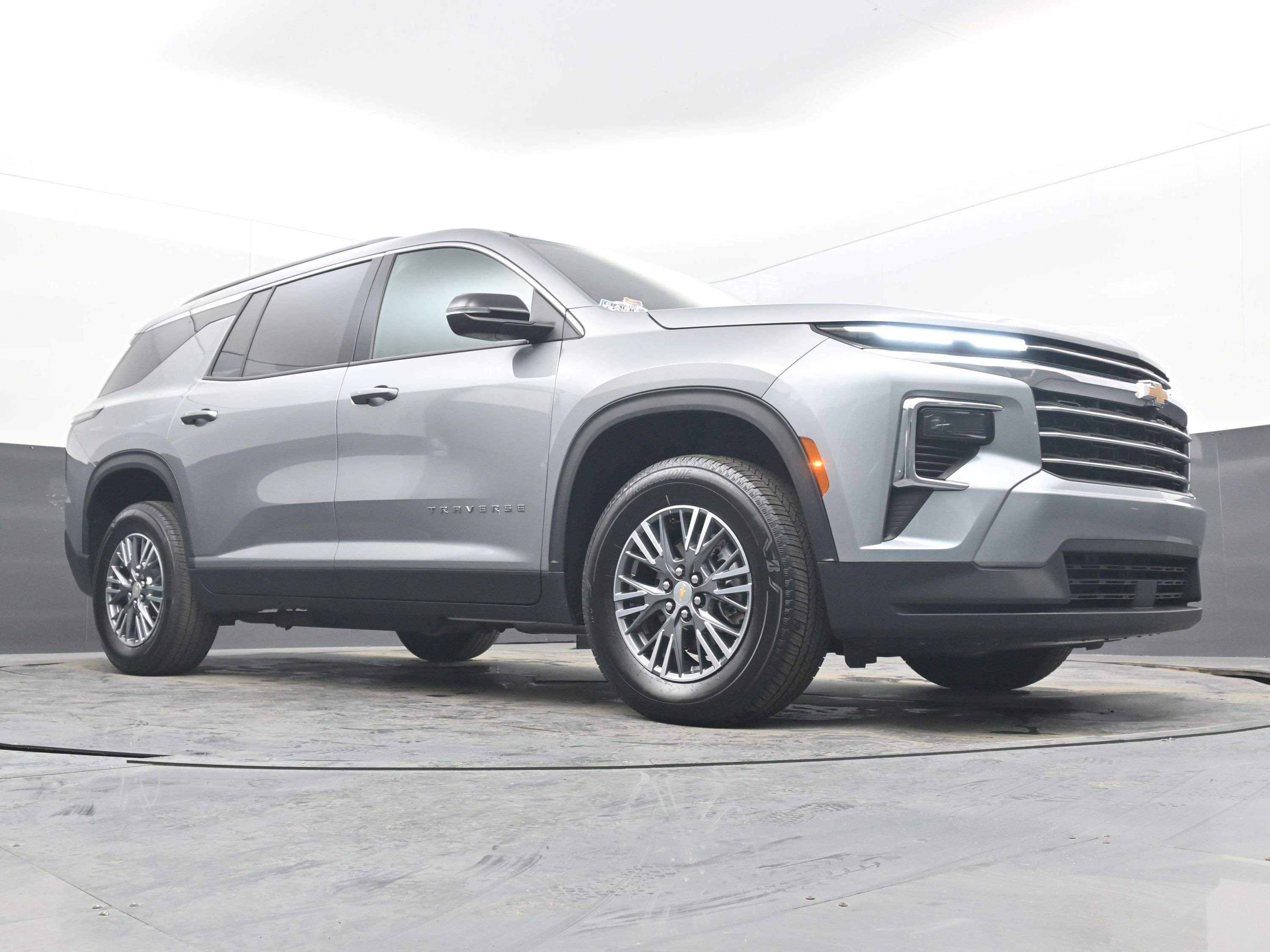 Used 2025 Chevrolet Traverse LT image 23