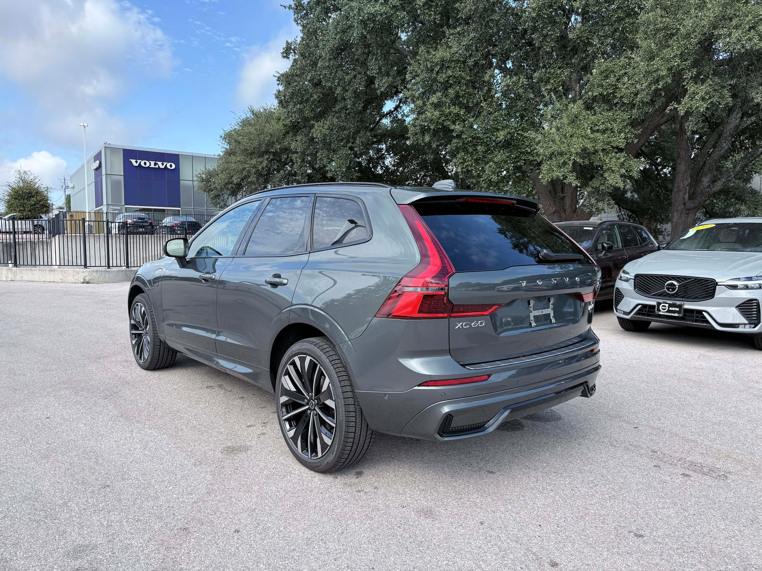 New 2026 Volvo XC60 T8 Ultra w/ Protection Package Premier AWD/4WD image 4