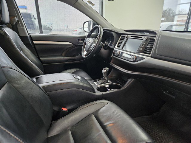 Used 2016 Toyota Highlander XLE image 15