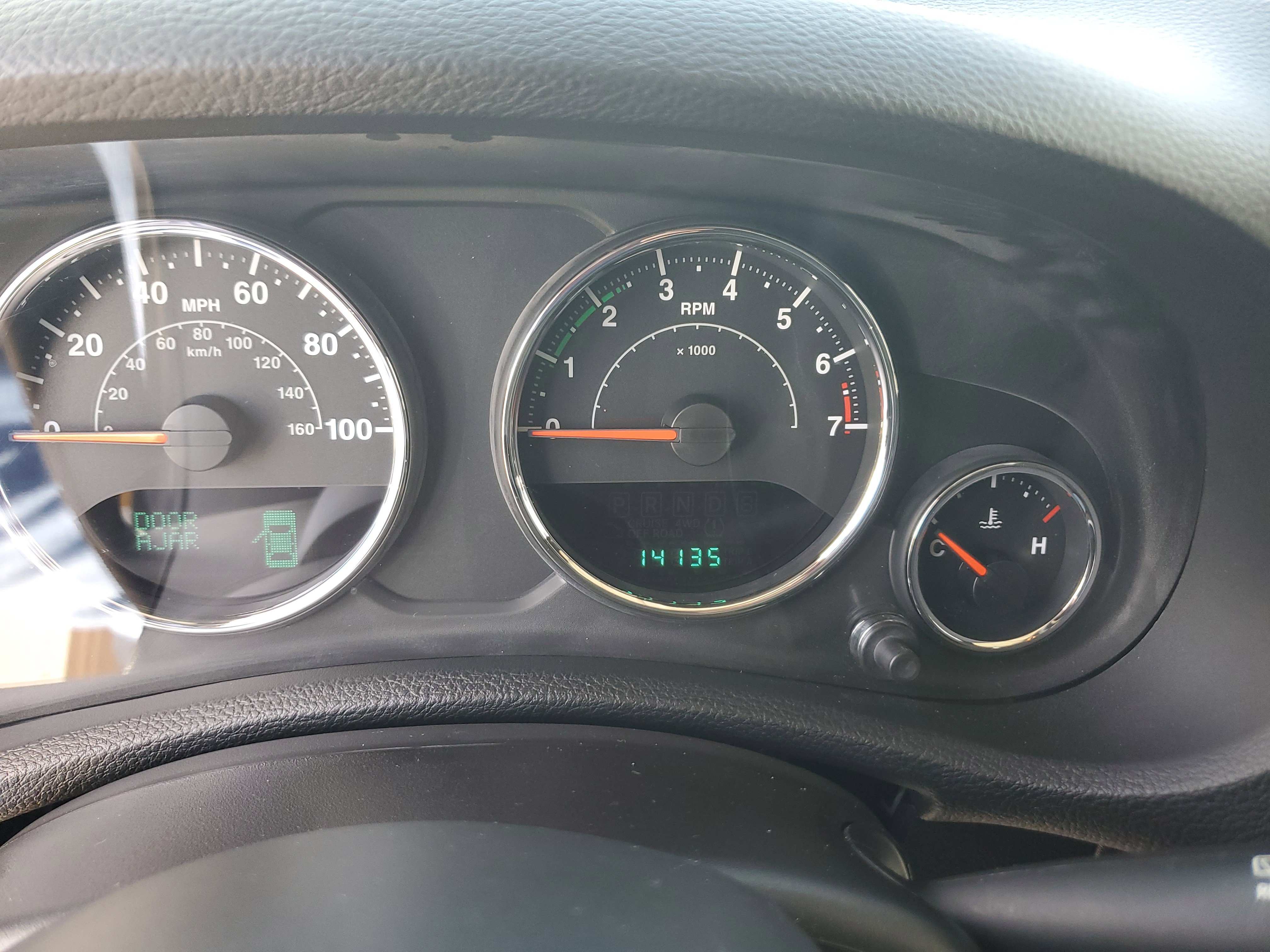 Used 2014 Jeep Wrangler Unlimited Sahara w/ Connectivity Group image 28