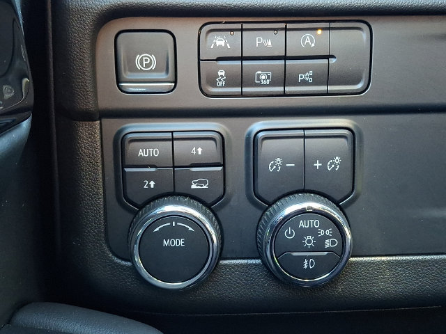 Used 2025 Chevrolet Tahoe Premier AWD/4WD image 26