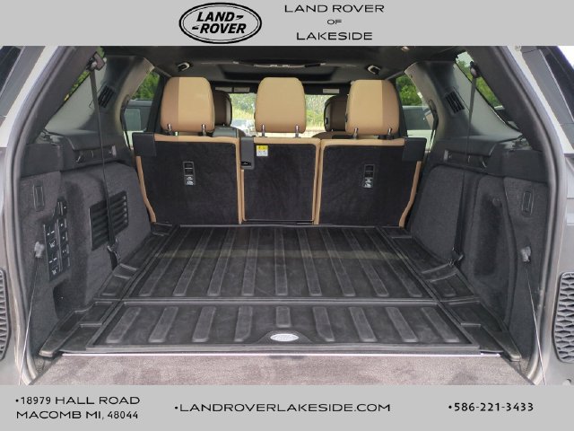 Used 2023 Land Rover Discovery Metropolitan Edition AWD/4WD image 16