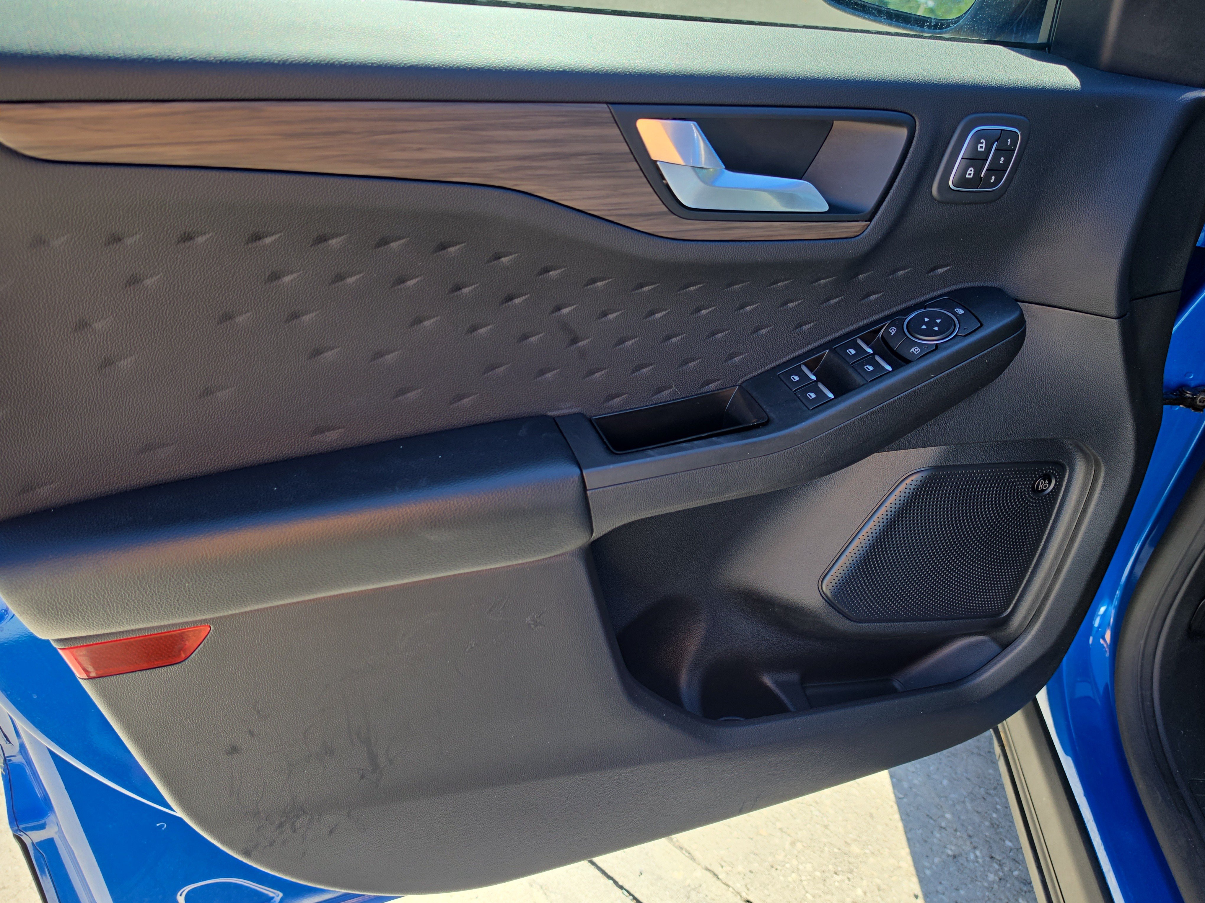 Used 2020 Ford Escape Titanium FWD image 18
