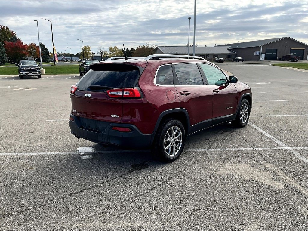 Used 2018 Jeep Cherokee Latitude Plus FWD image 5