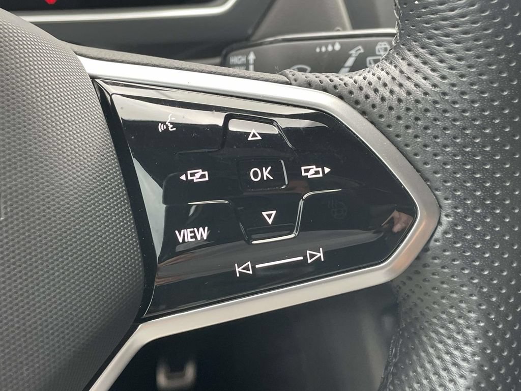 Certified 2024 Volkswagen Tiguan SE R-Line FWD image 25