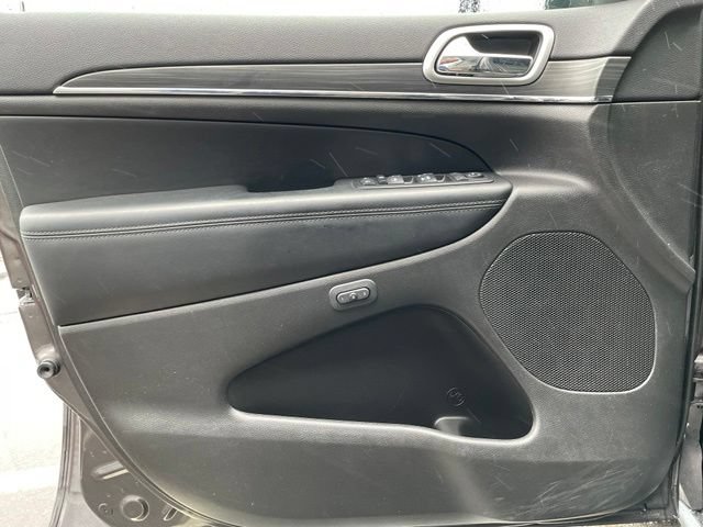 Used 2019 Jeep Grand Cherokee Limited AWD/4WD image 9
